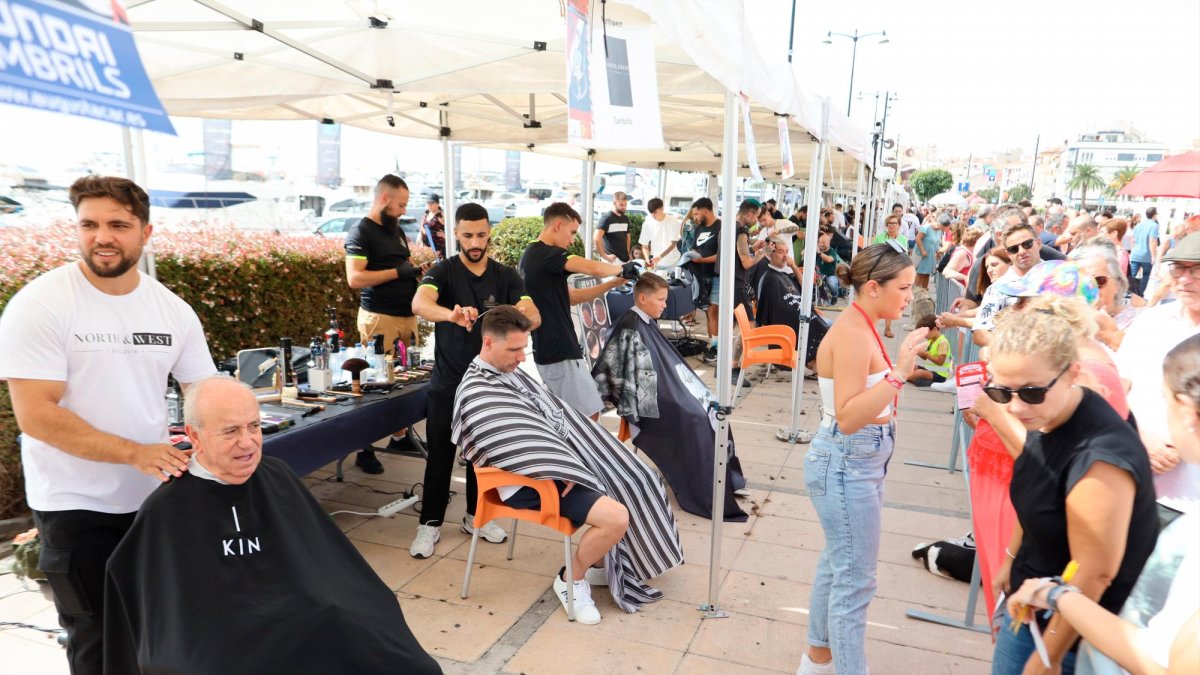 Más de 50 profesionales ofrecieron sus servicios de forma altruista a lo largo de la mañana.