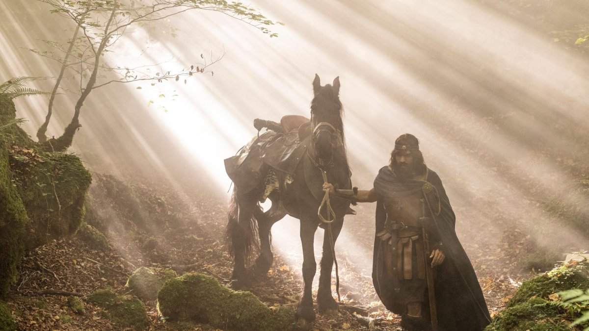 Secuencia del filme ‘Irati’, dirigido por el cineasta alavés Paul Urkijo, quien regresa a la mitología vasca.