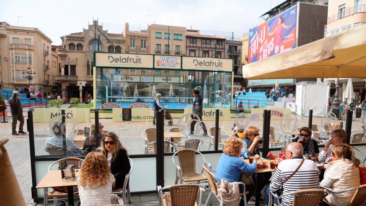 Algunos restauradores del Mercadal han notado mayor afluencia de clientes, aunque muchos señalan que hay poco impacto.