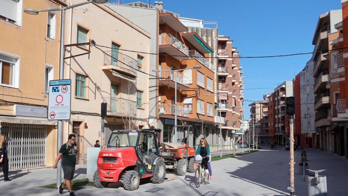 El tramo inicial de la Rambla Jaume I, todavía con maquinaria, ha sido el último en ejecutarse.