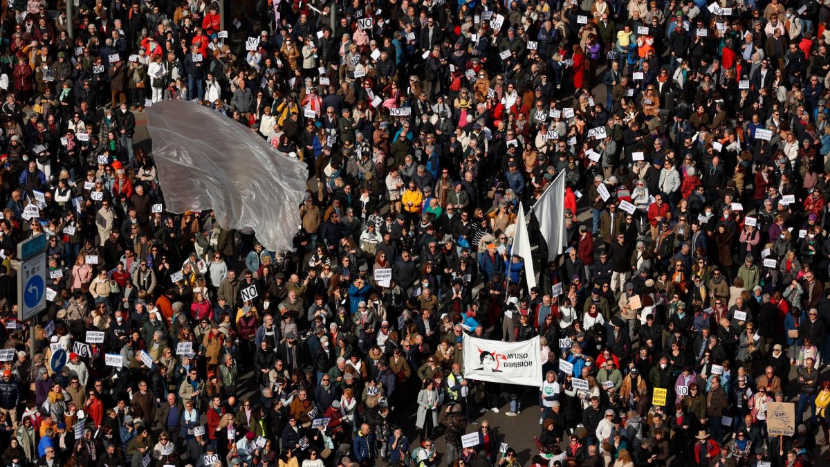 Miles de personas salen a la calle en España a favor de la sanidad pública