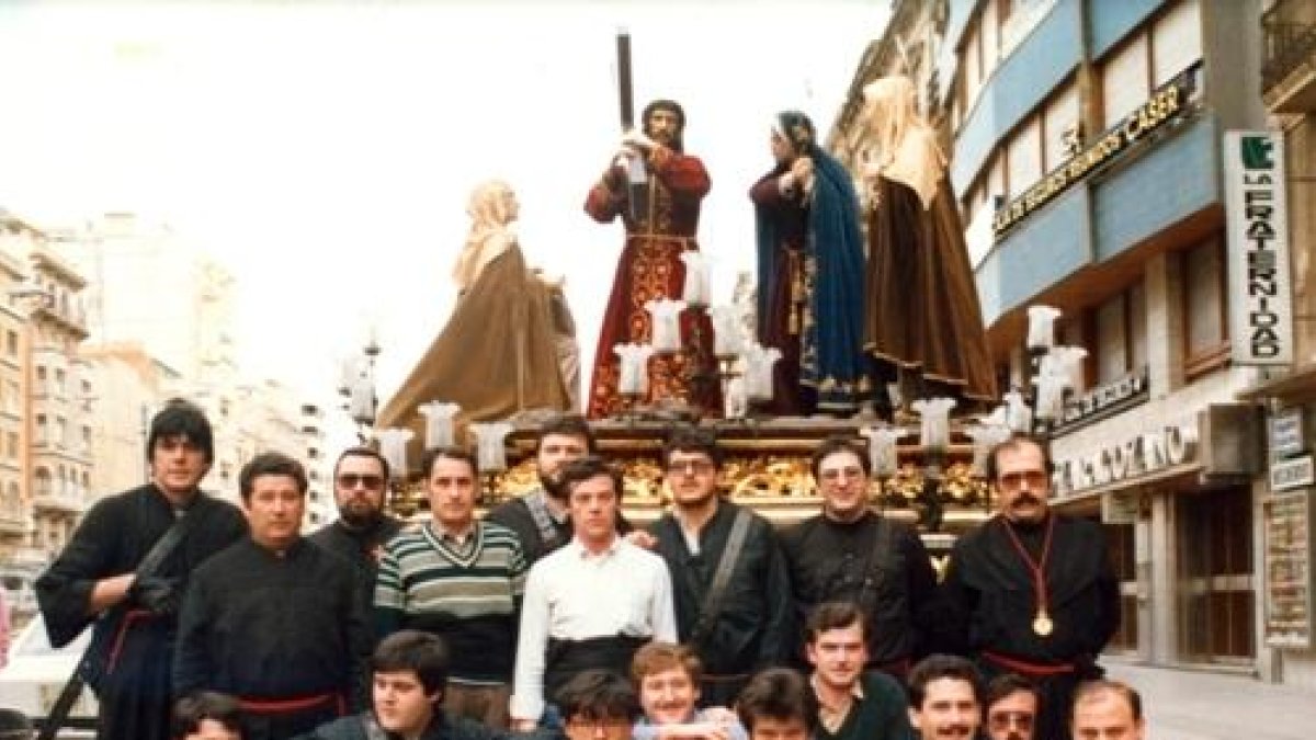 La joventut es feu present en la primera etapa de portants voluntaris al misteri del Natzarè des de 1983.