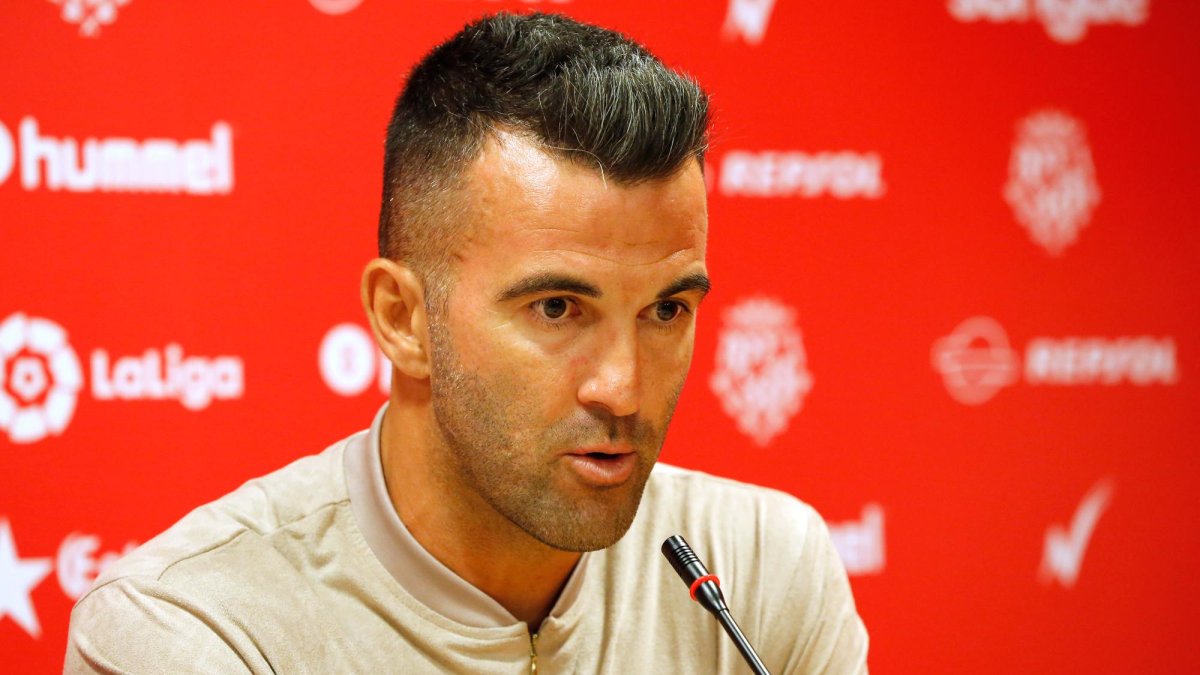 Manolo Martínez en la sala de prensa del Nou Estadi después de su retirada en 2017.