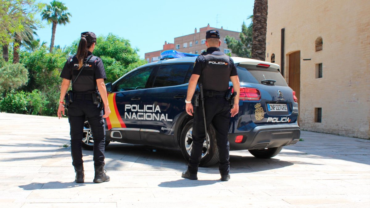Dos agentes de la Policía Nacional en una imagen de archivo.