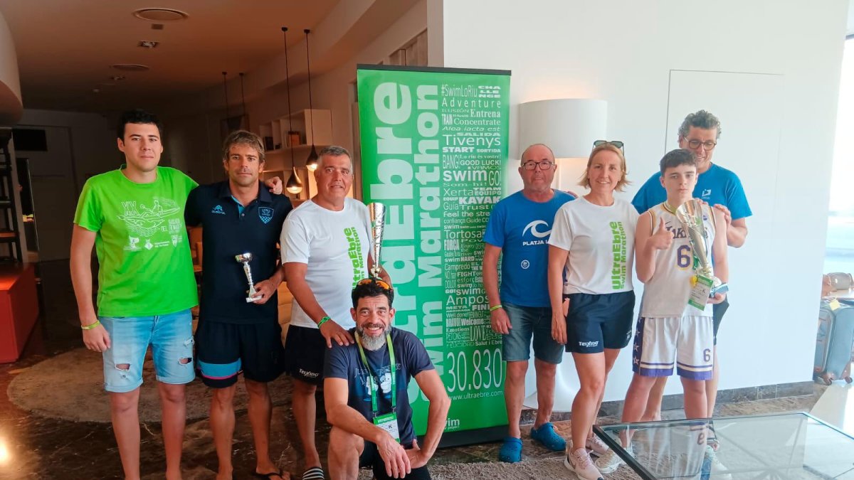 Algunos de los participantes en la Ultra Ebre Swim Marathon.