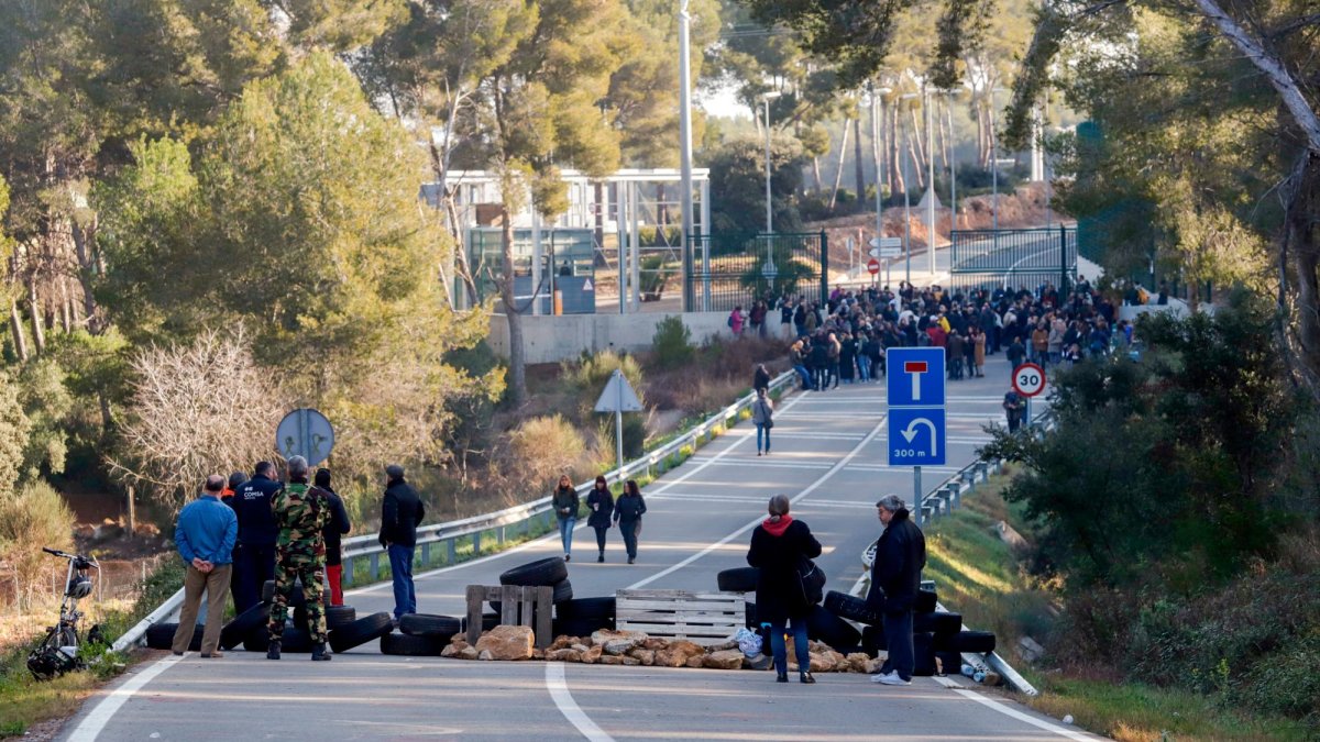 Cortes de accesos del pasado viernes en Mas d’Enric.