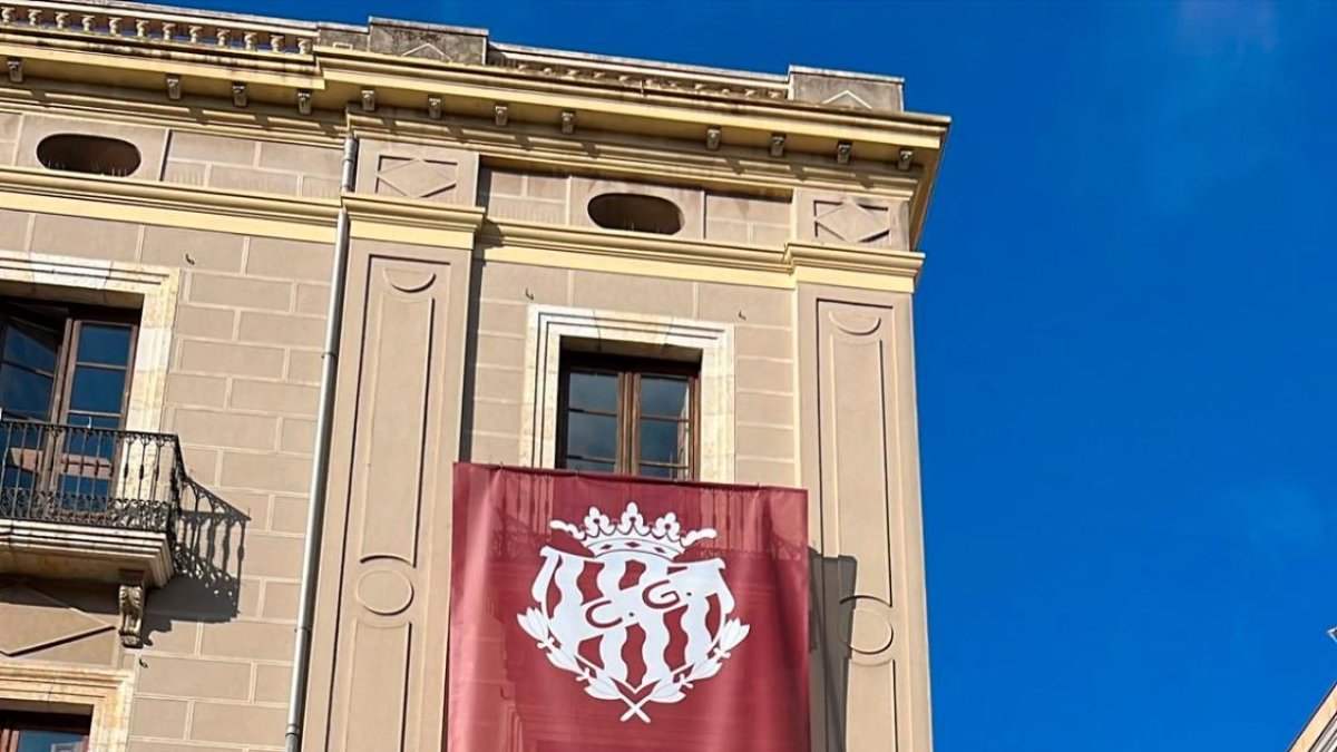 No es un error. Es el lenguaje de moda en la lona del Nàstic