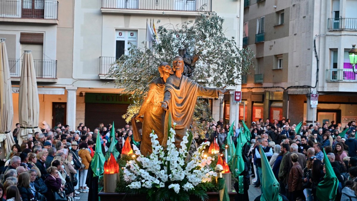 El Petó de Judes, travesando la plaza del Mercadal.