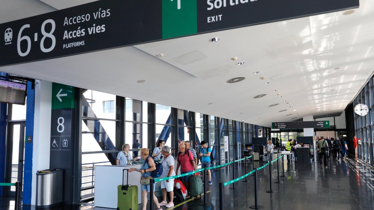 El convenio se firmó días después de inaugurarse la estación.