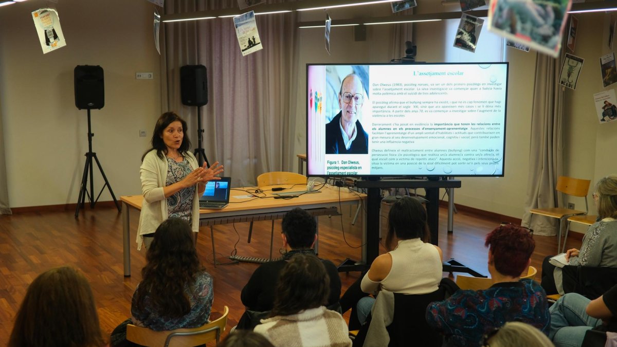 Victoria García invita a la reflexión en sus talleres con contenido gráfico.