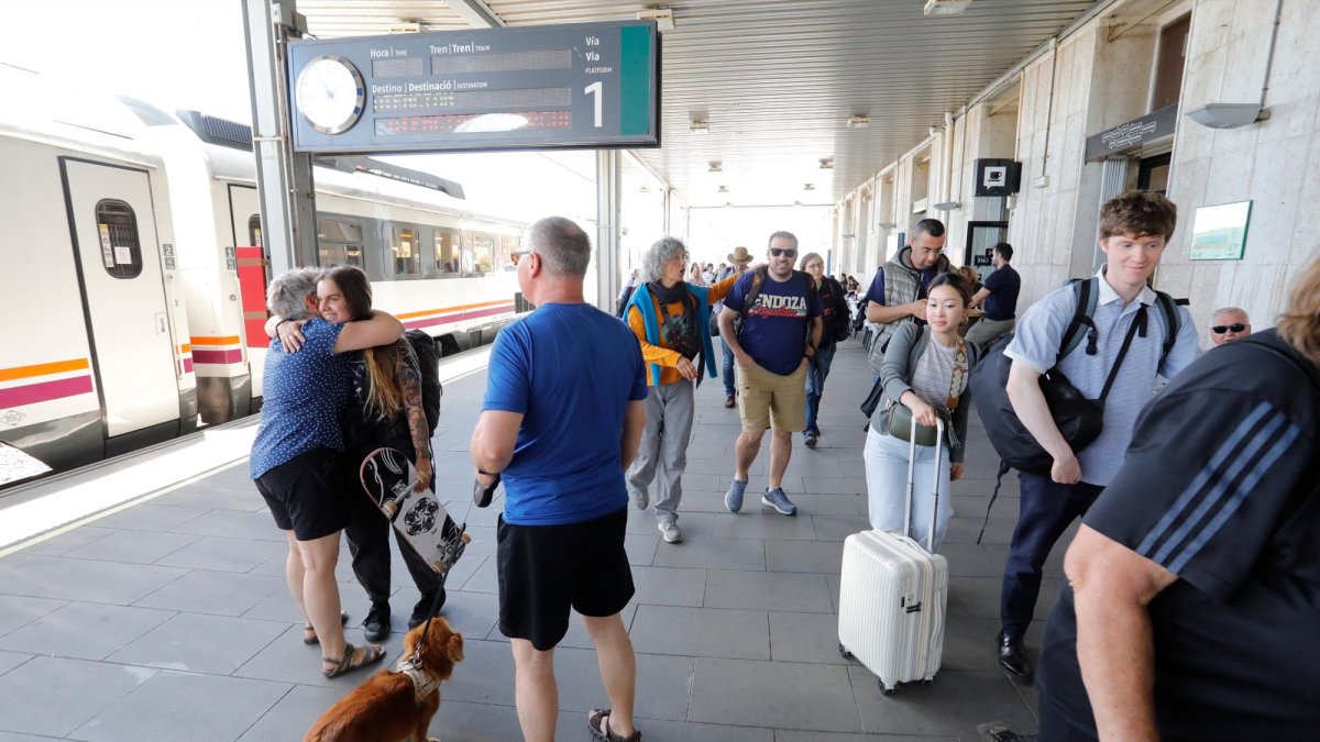 Dos horas de tren entre Tarragona y Barcelona por las obras del aeropuerto