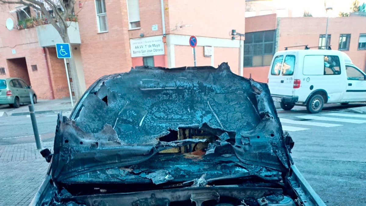 La madrugada del viernes quemaron un coche.
