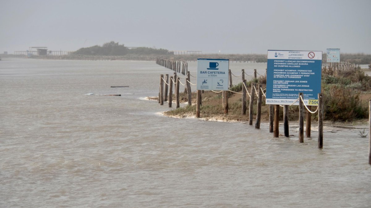 El Trabucador este miércoles por la mañana, completamente inundado.