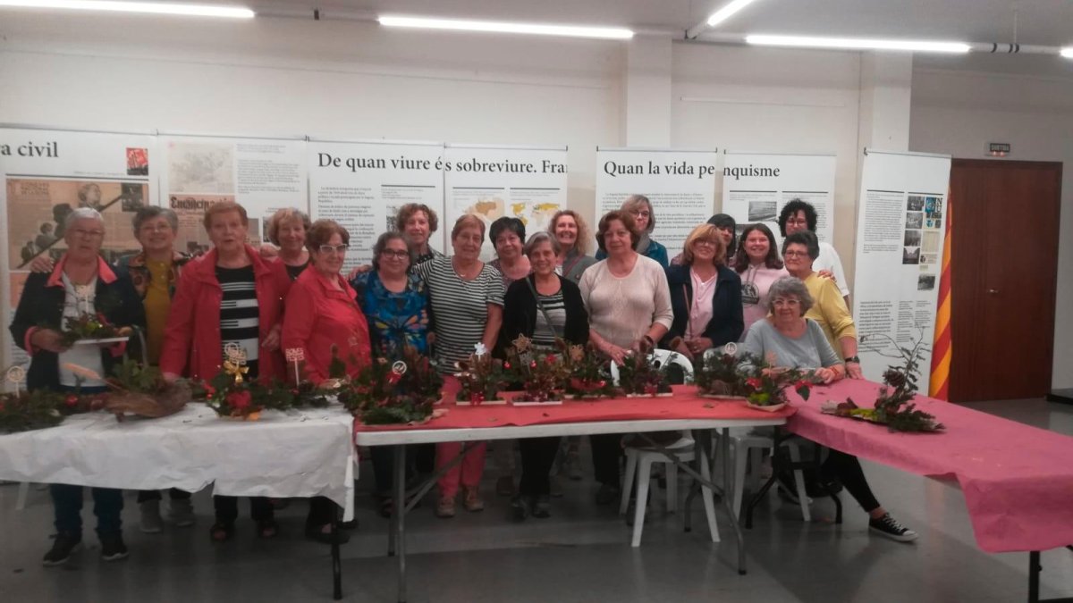 El grup de dones que van prendre part amb el seguit de propostes.