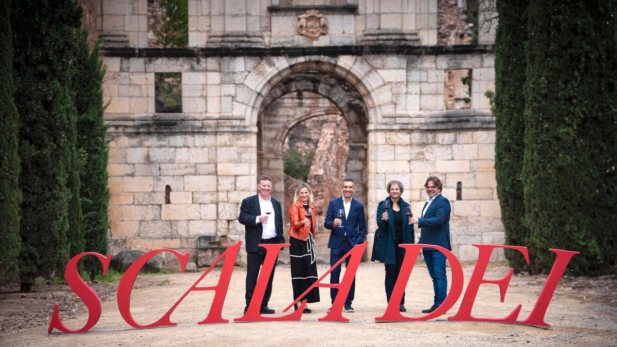 Joan Gassiot, president de Cellers Scala Dei; Rosa Cubel, secretària d’Alimentació de la Generalitat de Catalunya;  Sergio Fuster, CEO de Raventós Codorníu; Gemma Casalé, responsable de Comunicació de la D.O.Q. Priorat; i Ricard Rofes, enòleg d’Scala Dei.