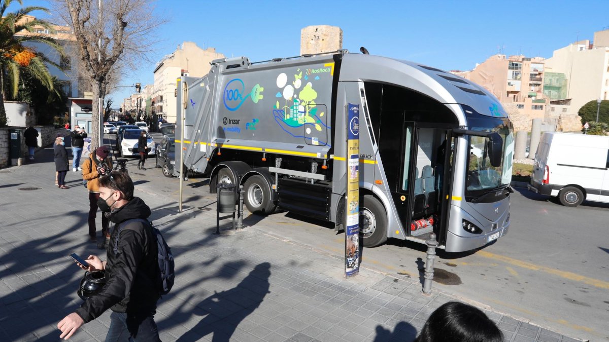 De la flota de vehículos, 1.486 son eléctricos o electro-híbridos y 1.742 de Gas Natural comprimido.
