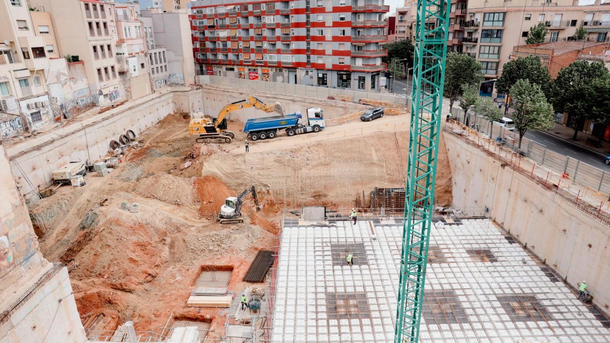 Las obras se centran en el forjado de la planta -3 del aparcamiento municipal y en los muros pantalla y las tareas de excavación.