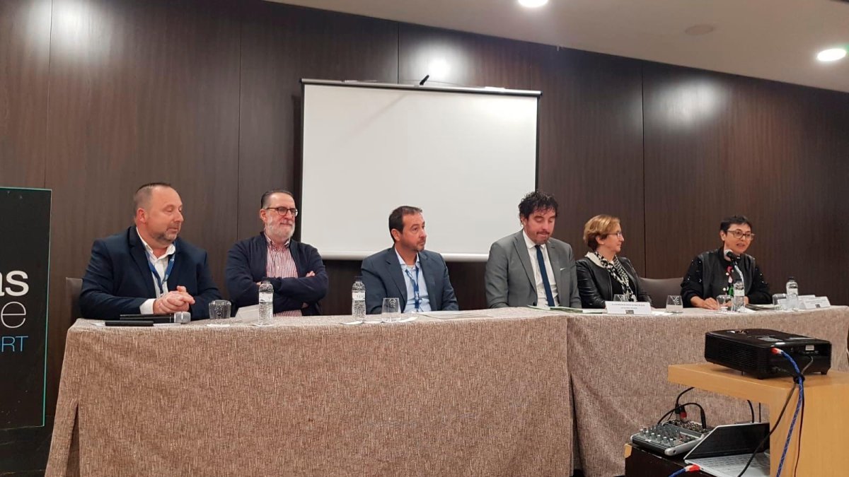 Mesa presidencial de la jornada celebrada el año pasado en el hotel Palas, de La Pineda.