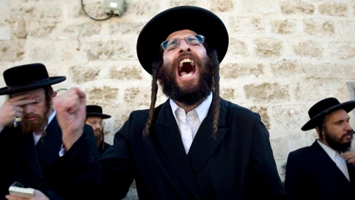 Los dos partidos ultraortodoxos -Shas y Judaísmo Unido de la Torá (JUT)- se oponen frontalmente al reclutamiento de los jóvenes estudiosos.