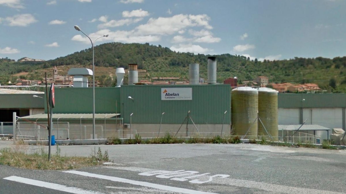 Instalaciones de la papelera Abelan Catalana, que después fue recuperada por Iberboard Mill, en una imagen de archivo.