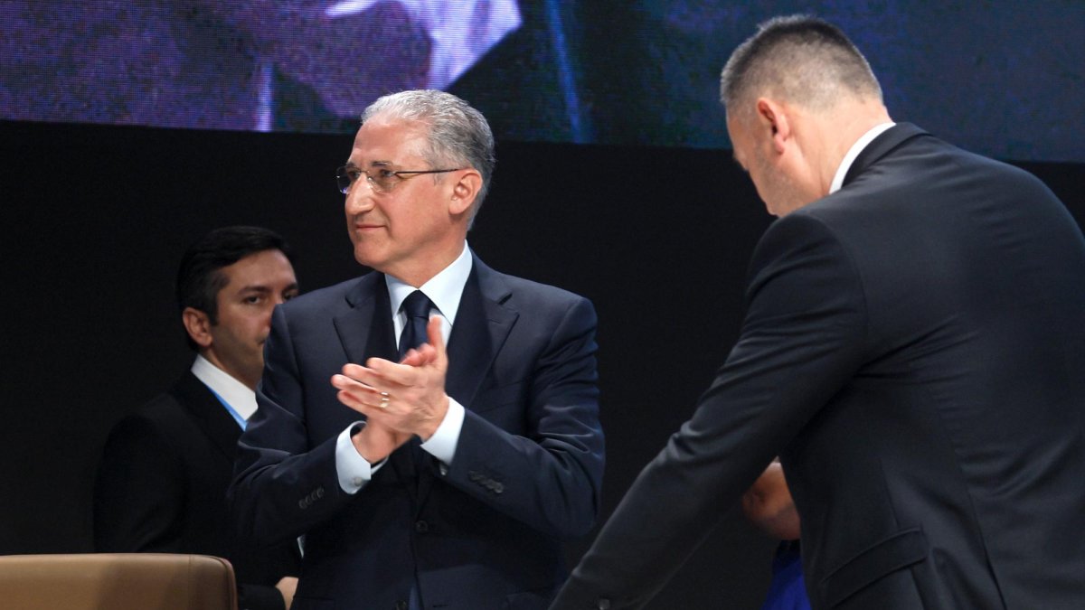 El Ministro de Ecología y Recursos Naturales de Azerbaiyán y presidente de la COP29, Mukhtar Babayev, asiste a la ceremonia de apertura de la Conferencia de las Naciones Unidas sobre el Cambio Climático (COP29) en Bakú, Azerbaiyán, el 11 de noviembre de 2024.
