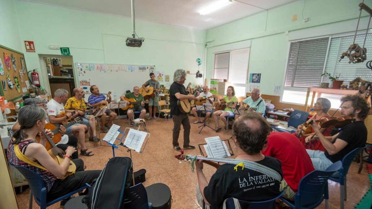 Un dels tallers amb més acceptació ha estat el d’instruments de corda, centrat sobretot en la guitarra.