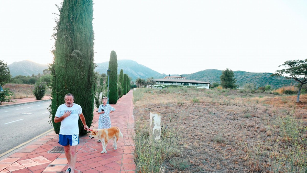 El campo de golf está abandonado y sin ningún mantenimiento desde hace un tiempo.