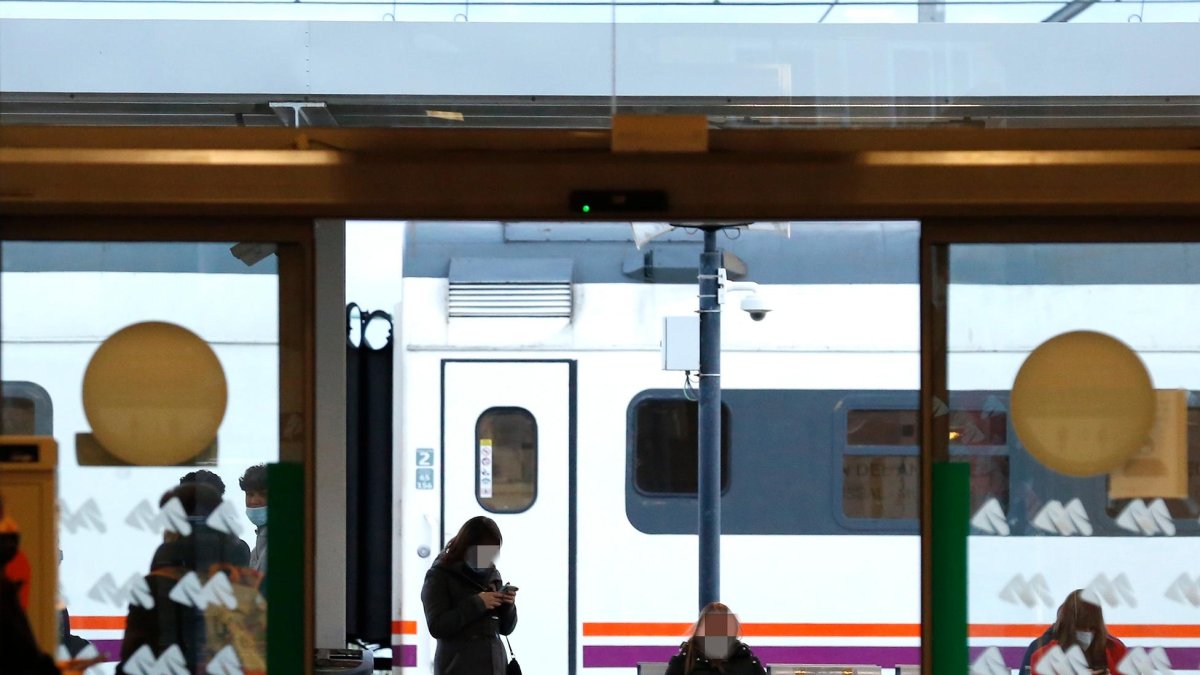 Las mercancías y las obras en la estación de Sant Vicenç, tensionarán aún más los Regionales desde Tarragona