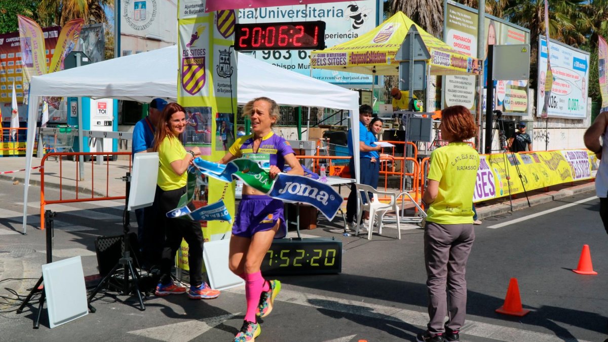 Mireia Sosa, entrando a meta como campeona de España.