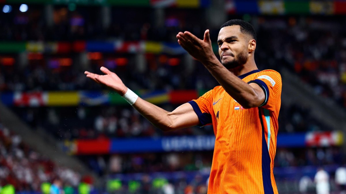 El holandés Cody Gakpo celebra el gol que le ha dado la clasificación a Países Bajos.