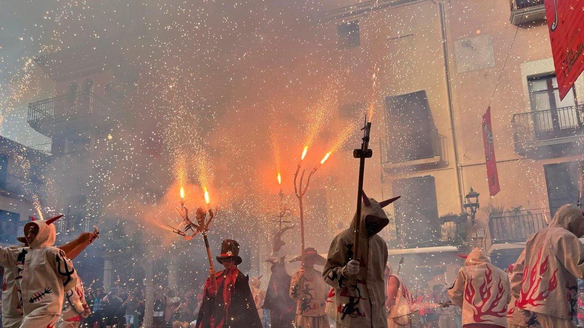 El Correfoc infantil triunfó entre los más pequeños.