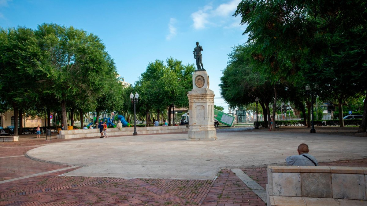 La agresión se produjo en la Plaça dels Carros de Tarragona.