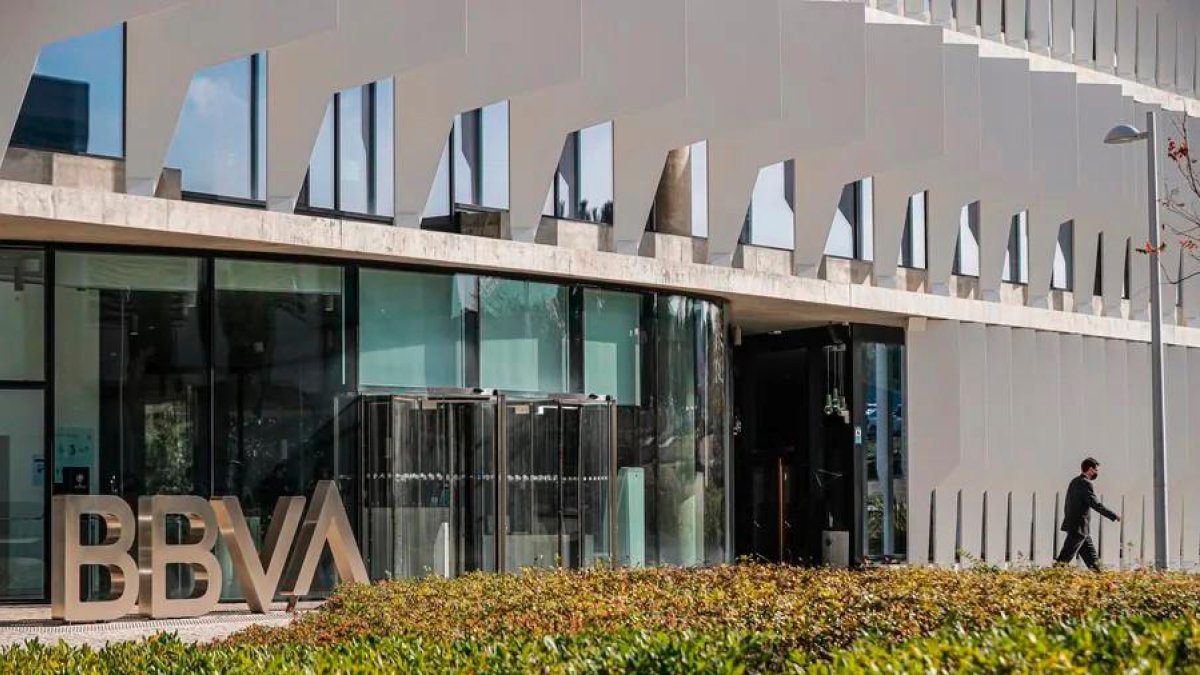 Competencia complica la opa del BBVA sobre el Sabadell al alargar el ...