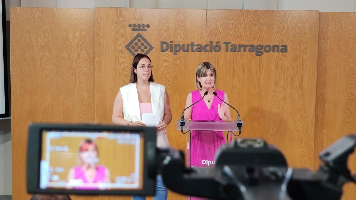 La presidenta de la Diputació, Noemí Llauradó, ayer, junto a la diputada Iris Castell.