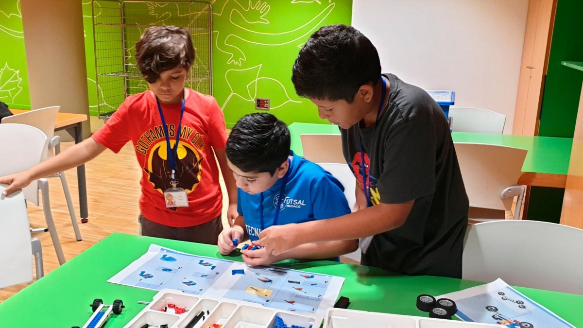 Una actividad del Casal d’Estiu de la Fundació Bara de Reus.