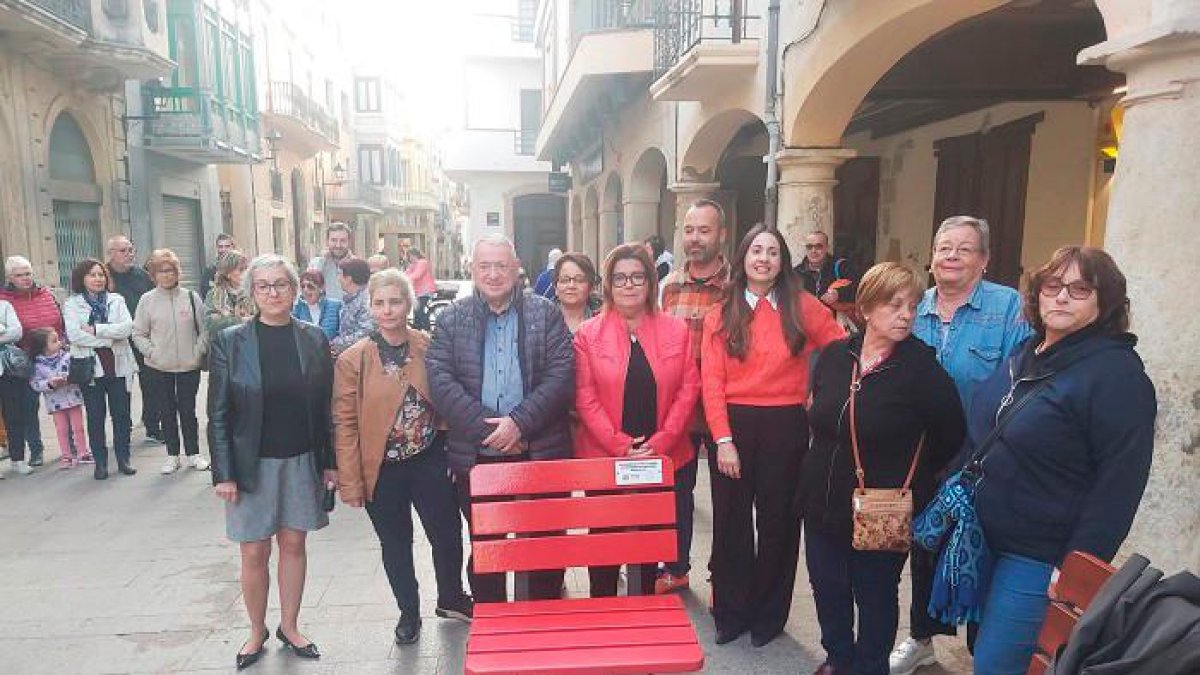 El banco rojo de L’Arboç.