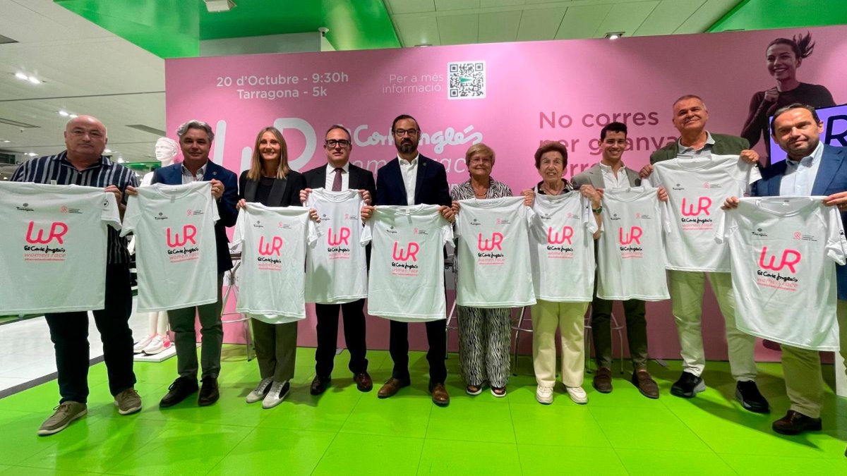 Organizadores y patrocinadores de la Women Race, esta mañana, en El Corte Inglés de Tarragona.