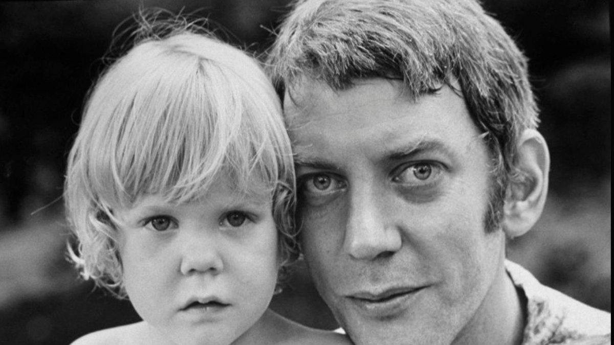 Donald Sutherland junto a su hihjo.