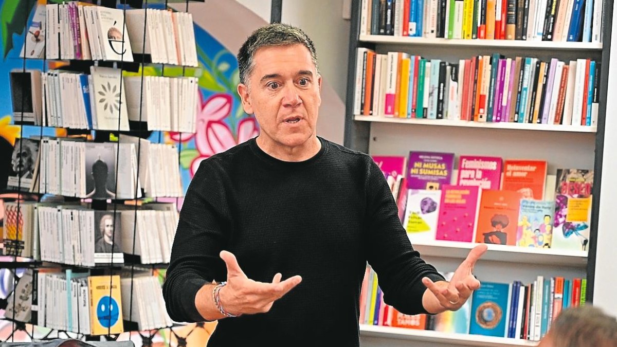 Martí Gironell durante una de sus últimas presentaciones en Galatea, en Reus.