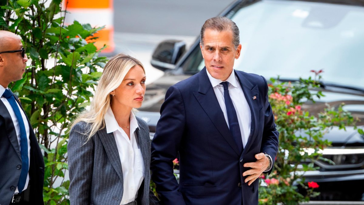 Hunter Biden y su esposa Melissa Cohen Biden a su llegada para escuchar el veredicto en su juicio.