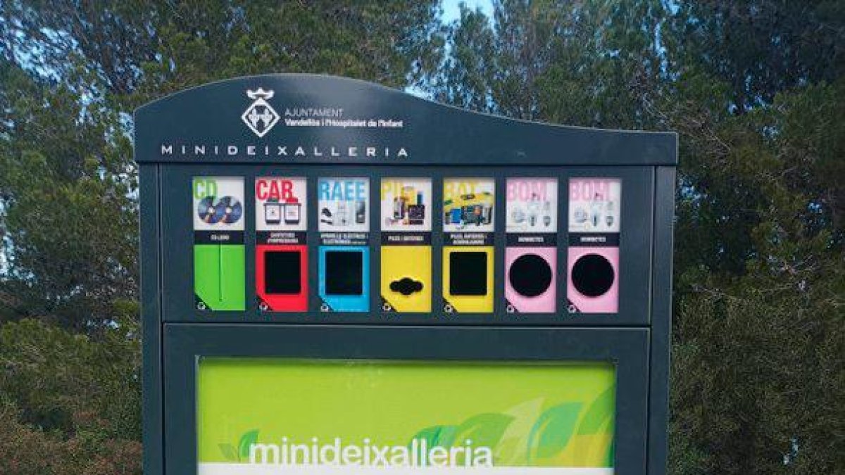 Vandellòs y l’Hospitalet de l’Infant amplía su red de ‘minideixalleries’ para facilitar el reciclaje de residuos especiales