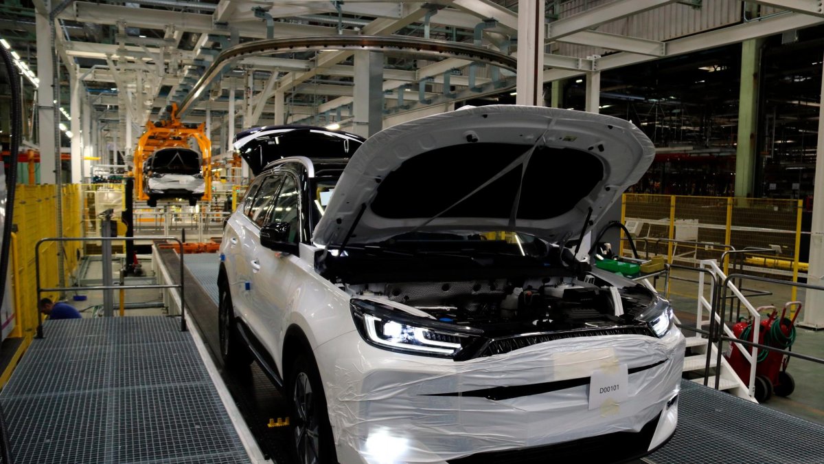 El primer coche producido en la antigua fábrica Nissan de Barcelona.