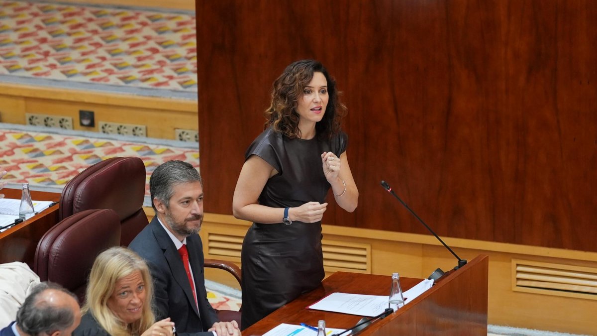 La presidenta de la Comunidad de Madrid, Isabel Díaz Ayuso interviene en el pleno de la Asamblea de Madrid, este pasado viernes.