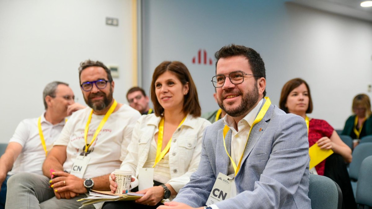 El President en funciones, Pere Aragonès; la portavoz d’ERC, Marta Vilalta, y el secretario de la Mesa, Juli Fernández.