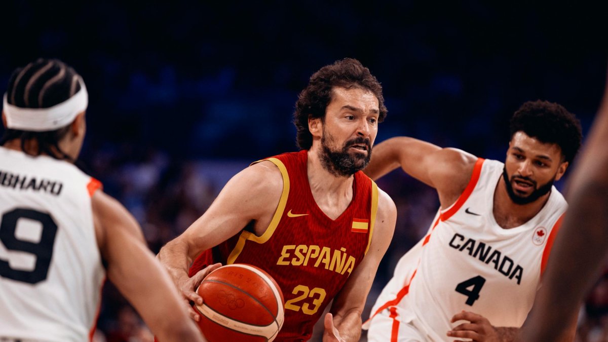 Sergio Llull no pudo evitar la derrota de España con un triple desde el mediocampo.