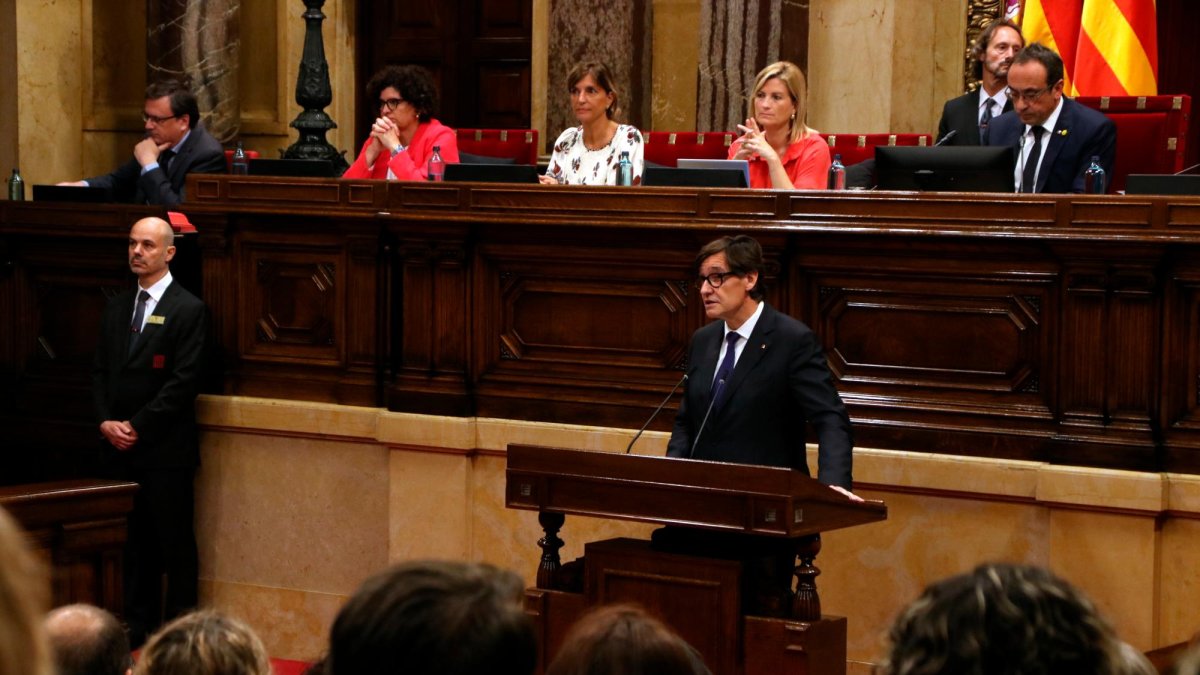 Salvador Illa durant la seva primera compareixença al Parlament com a president del govern català.