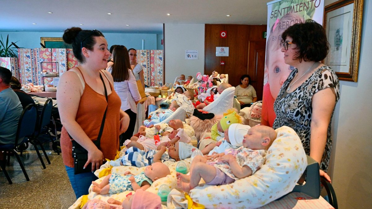 Los bebés ‘reborn’ de la feria se pueden comprar.
