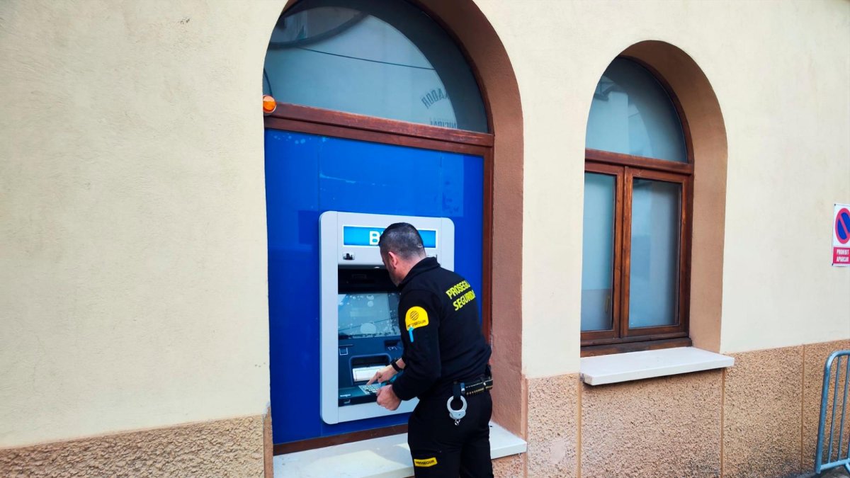 El caixer de Cornudella de Montsant opera a ple rendiment.