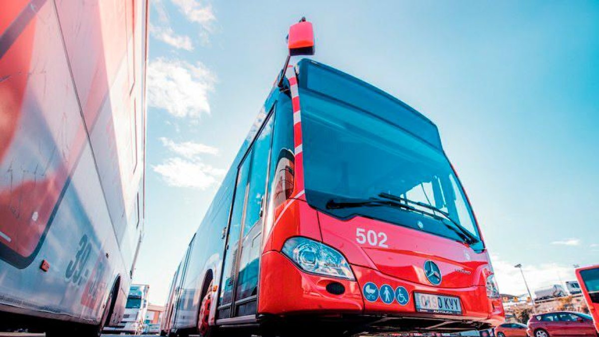 La EMT reforzará el servicio de buses para el Nàstic-Ceuta.