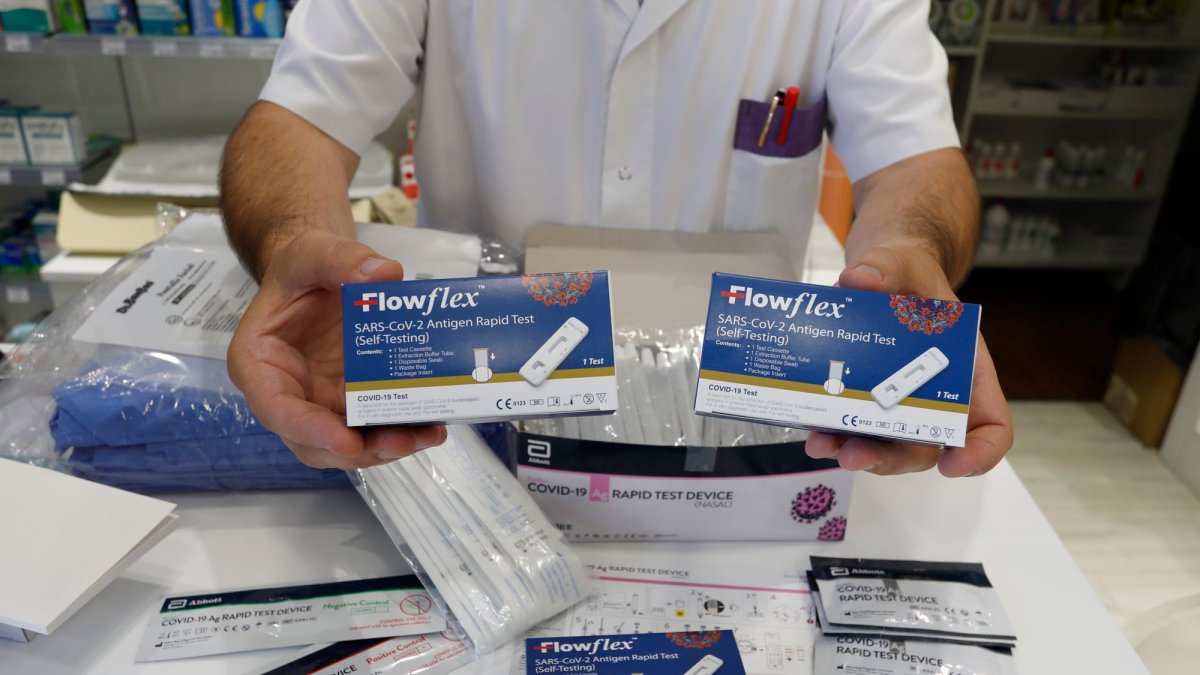 Algunes farmàcies noten un increment de la demanda de tests d’antígens.